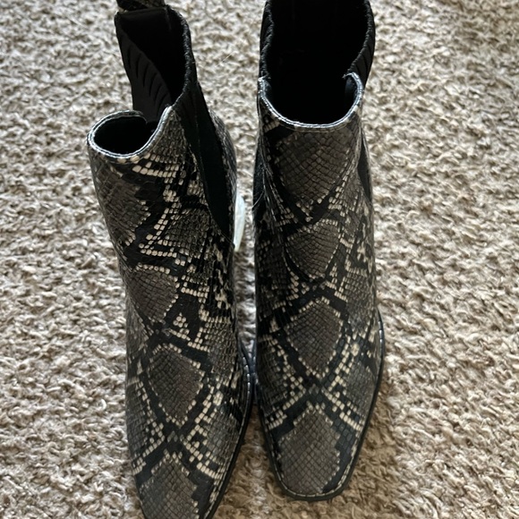 Faux Snake Skin Patterned Booties - Picture 2 of 5